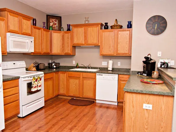 1045 Stratford Ct, Mount Pleasant, WI 53406