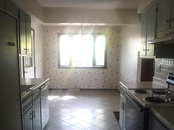2nd image of 1329 Denbigh Dr
