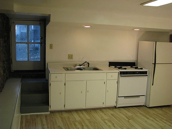 3rd image of 2903 Belmont Blvd #5