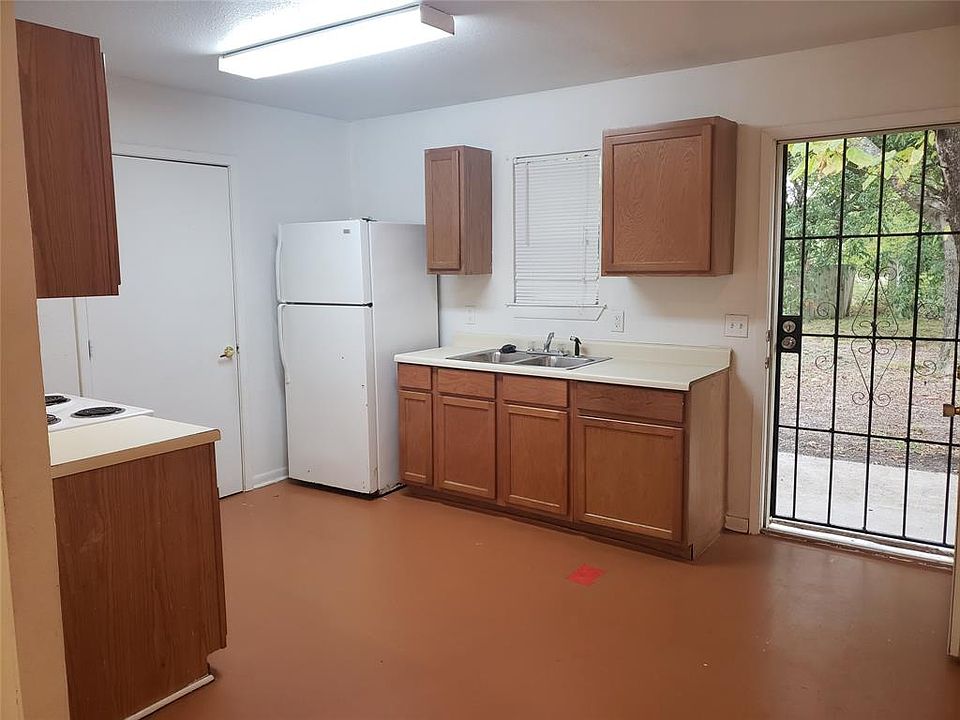 1st image of 303 N 1st St
