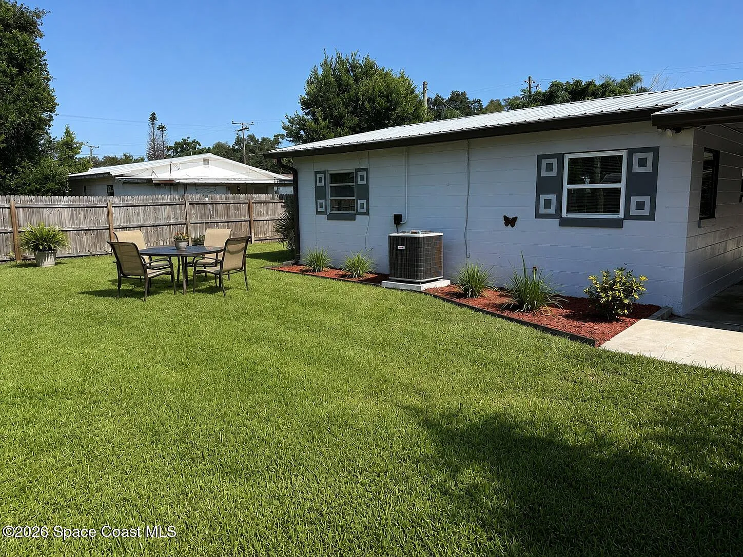 2 bed, 1.0 bath, 1400 sqft, $1,400 — Photo 4