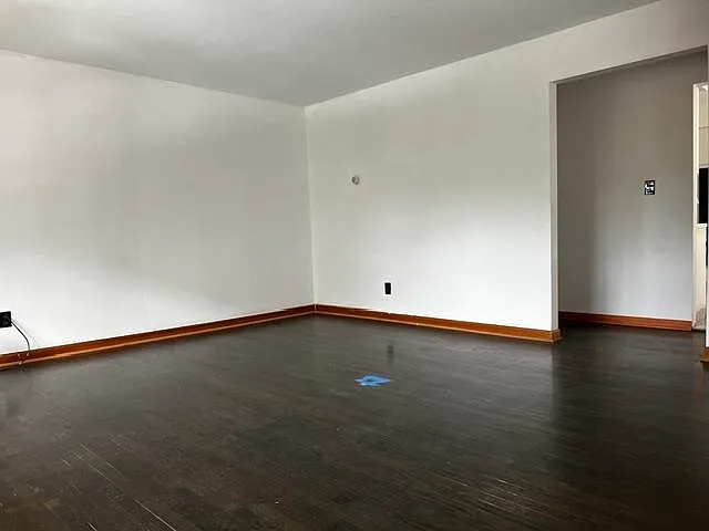 2 bed, 1.0 bath, 900 sqft, $2,300 — Photo 2