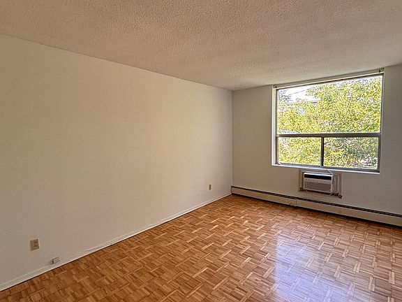 5th image of 431 Daly Ave #203