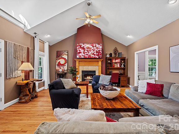 3rd image of 15 Hope Rd