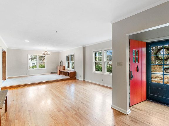 3rd image of 1816 Tremont St