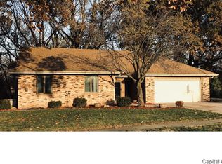 2736 Arrowhead Dr, Springfield, IL 62702