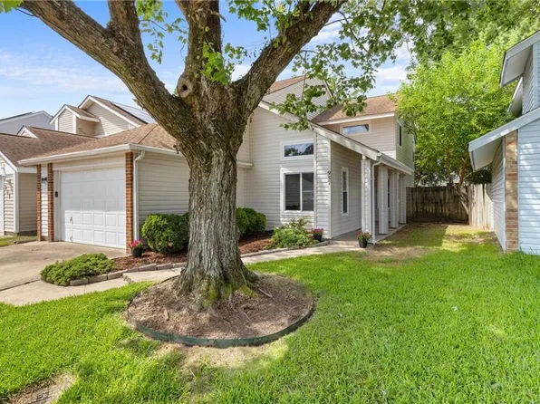 957 Lord Dunmore Dr, Virginia Beach, VA 23464