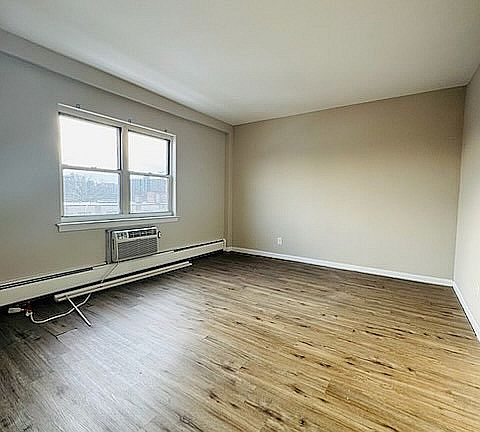 Fairleigh Arms Apt 2I Bedroom