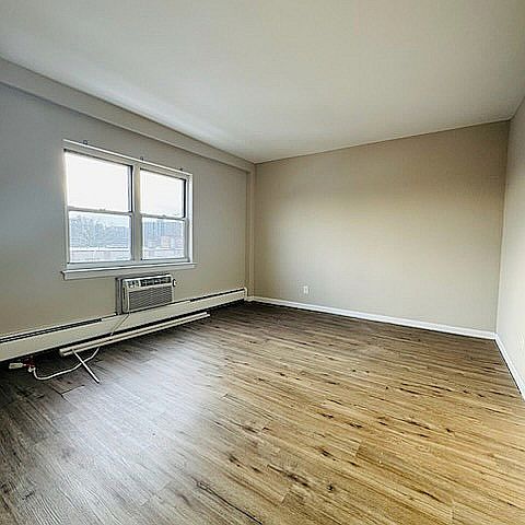 Fairleigh Arms Apt 2I Bedroom