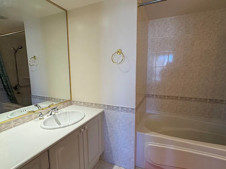 5615 Hampton Pl #402 — Photo 7