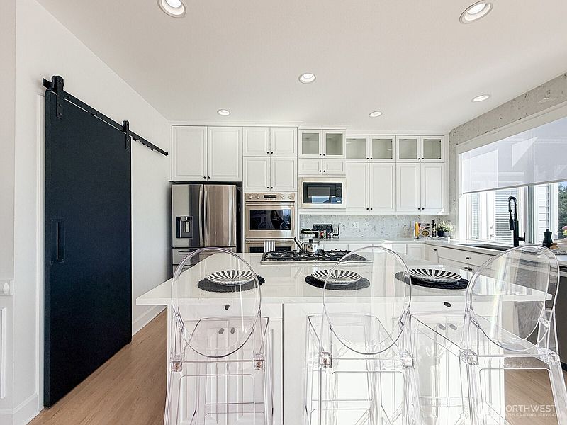 3rd image of 7014 Cascade Avenue SE