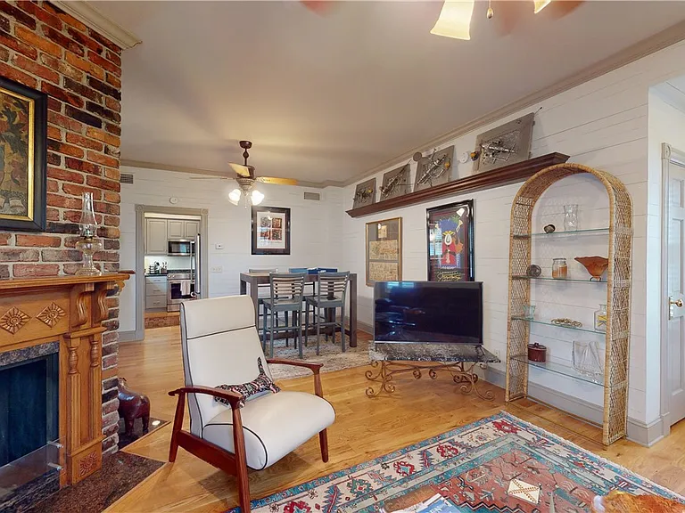 804 Howe St #A — Photo 6