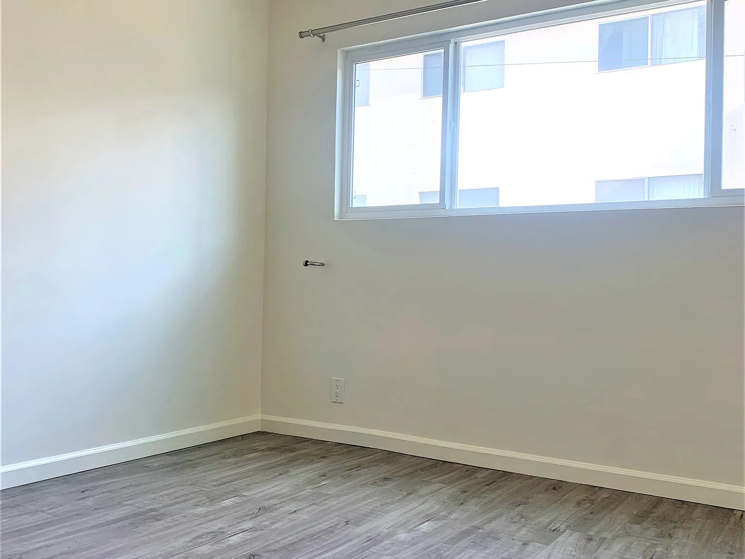 1 bed, 700 sqft, $1,800 — Photo 2