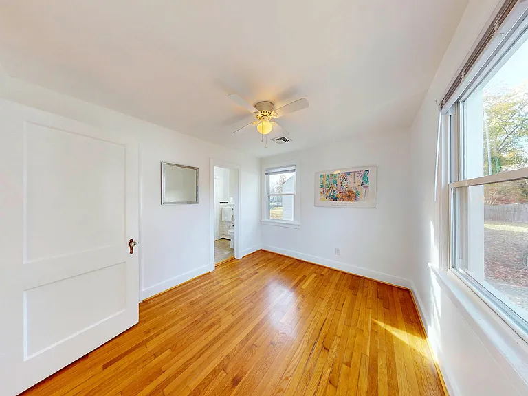 110 E Union St — Photo 18