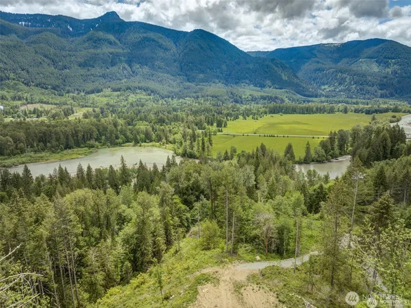 189 Carr Road, White Pass, WA 98937