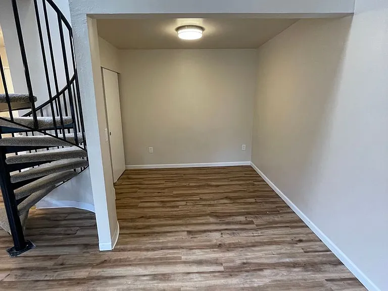 First Hill Apartments — Photo 28