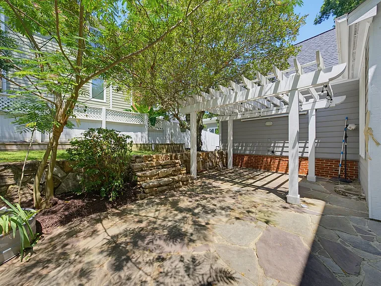 102 Parkside Cir — Photo 16