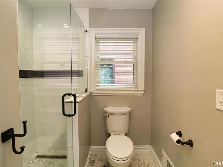 37752 Huron Pointe Dr — Photo 20