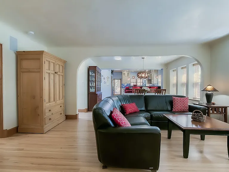 1420 Jefferson St NE — Photo 3