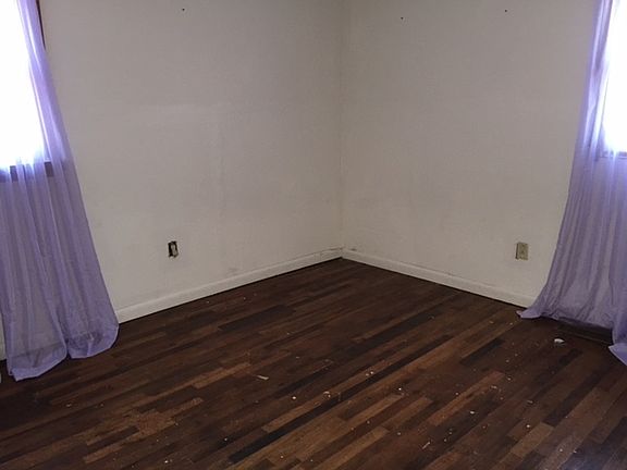 3rd image of 100 Skyline Dr