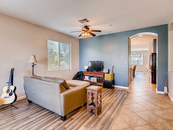 13767 W Cheery Lynn Road-large-005-11-Li