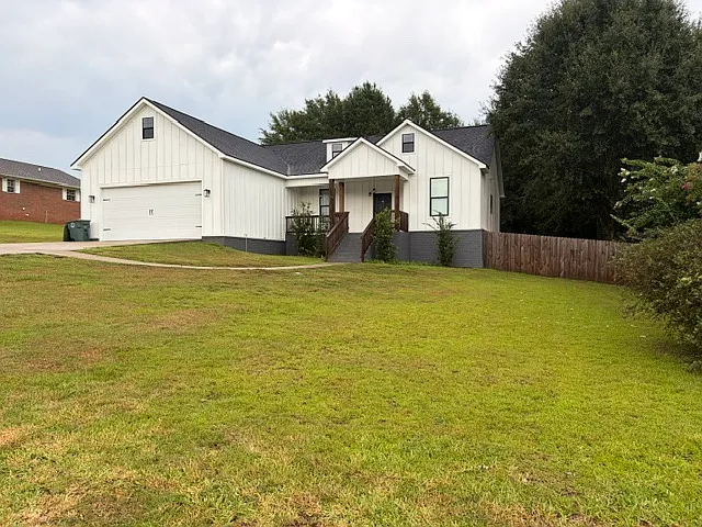 304 Henderson St — Photo 2