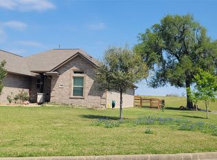 461 Twin Lakes Blvd W, West Columbia, TX 77486