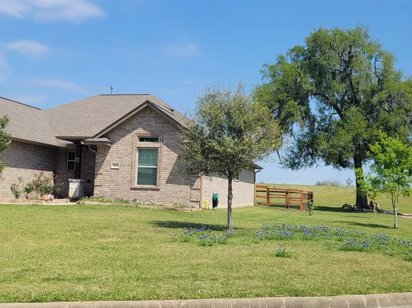 461 Twin Lakes Blvd W, West Columbia, TX 77486