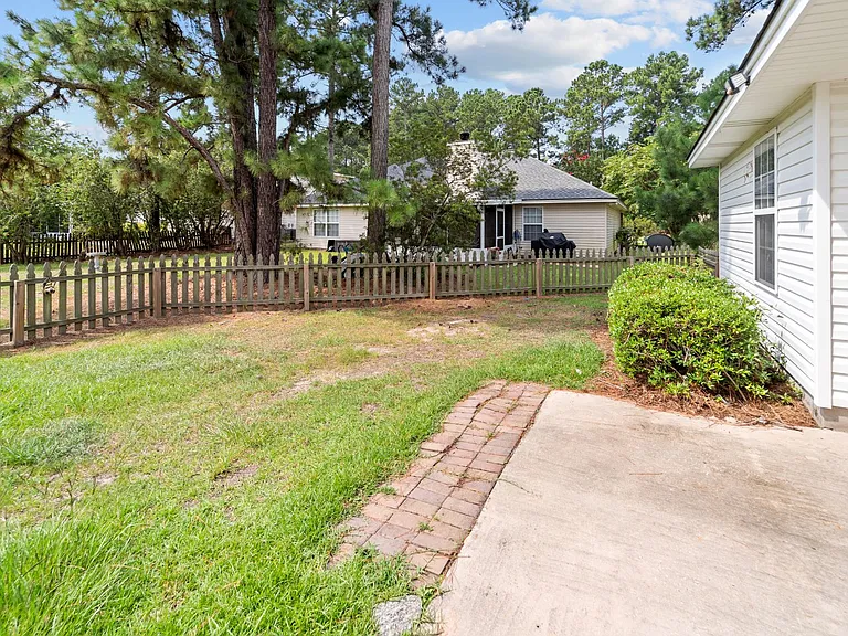 119 Pampas Dr — Photo 46
