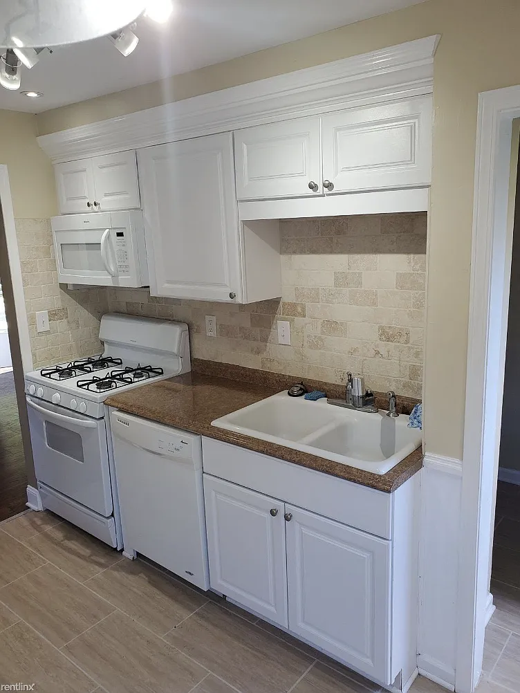 2 bed, 800 sqft, $1,400 — Photo 2
