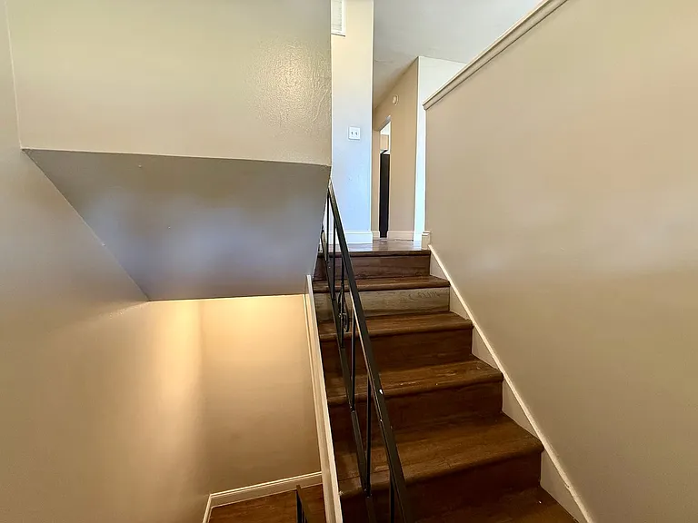 2422 W Savannah St — Photo 34