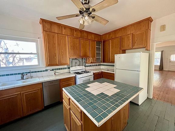 4th image of 2539 N Race St