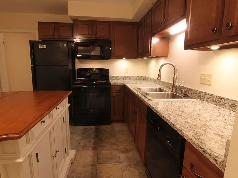 853 Thackeray Trl — Photo 8