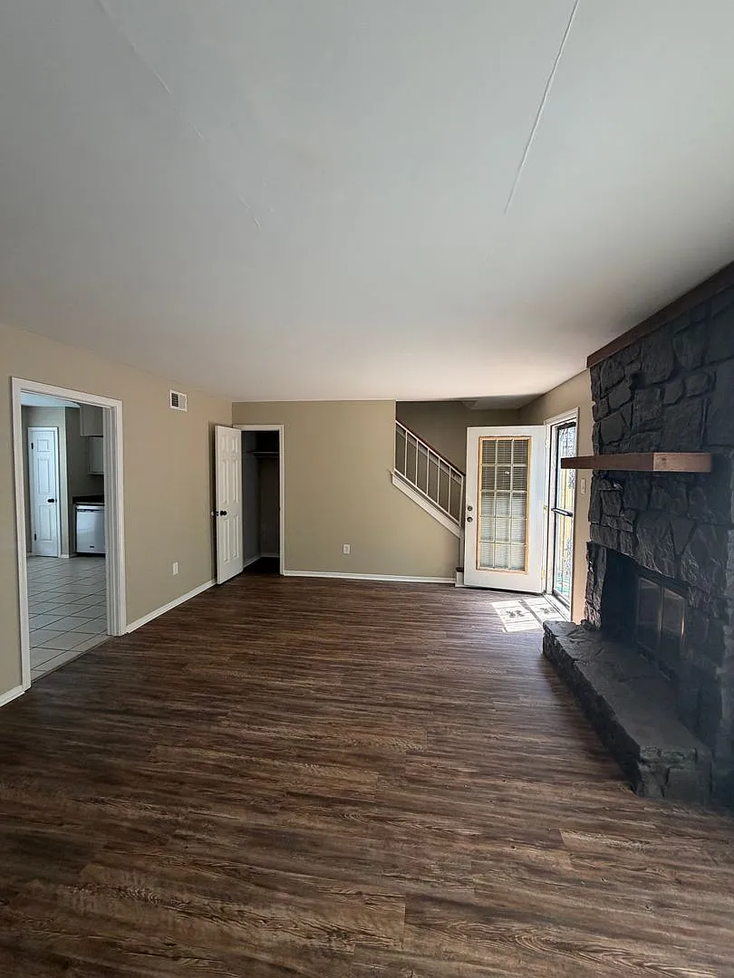 Beautiful 2 Bed, 2.5 Bath Townhouse in Memphis! — Photo 2