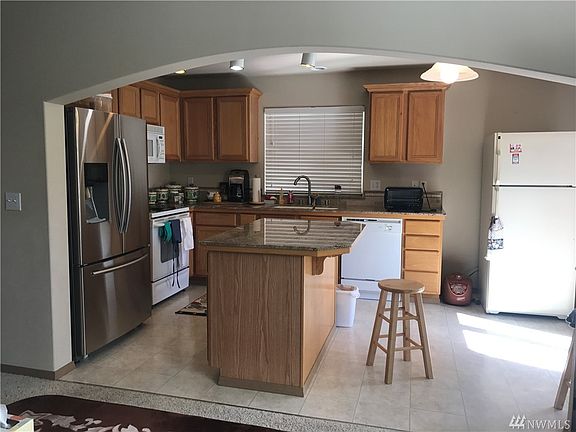 2nd image of 2812 187th St E