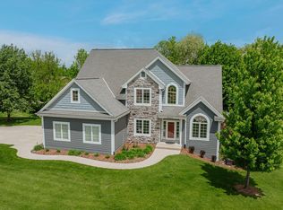 W231N7370 Field Dr, Sussex, WI 53089