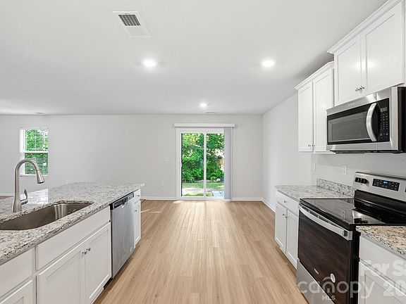 4th image of 509 Hawley St