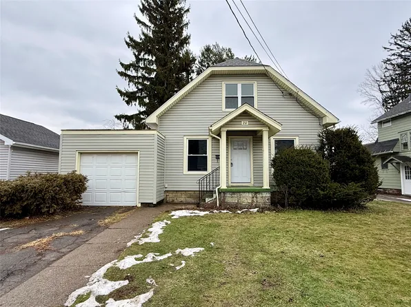 20 Pershing Ave, North East, PA 16428