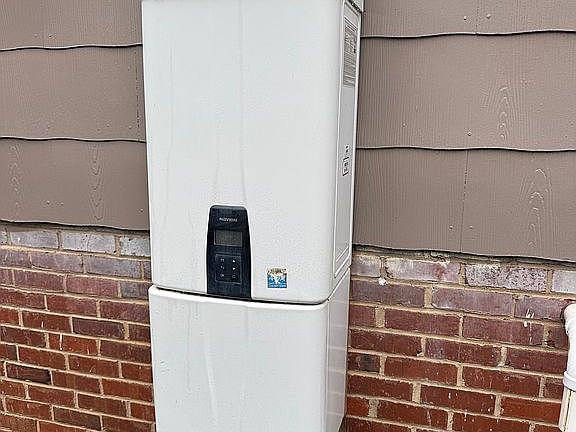 Tankless water heater 8/2023