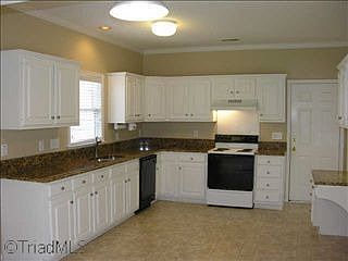 4th image of 2319 Meadow Gate Dr