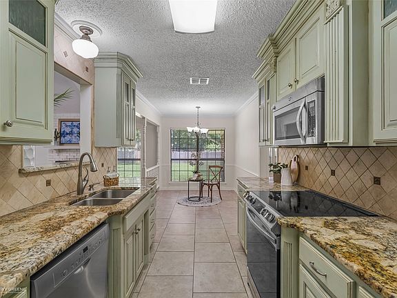5th image of 561 Northpark Dr