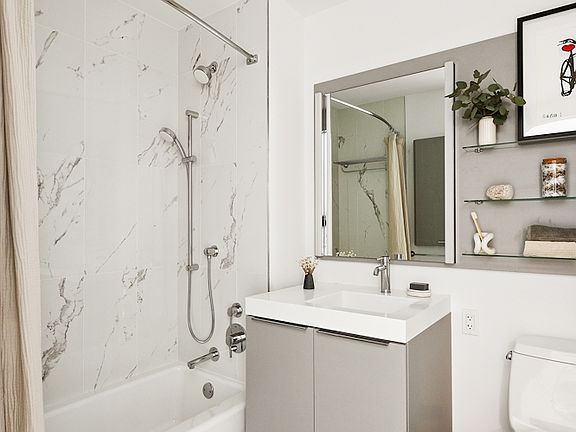 5th image of 4322 Queens St