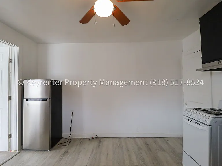 732 N Victor Ave — Photo 4