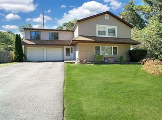 22 Ash Dr, Medford, NY 11763