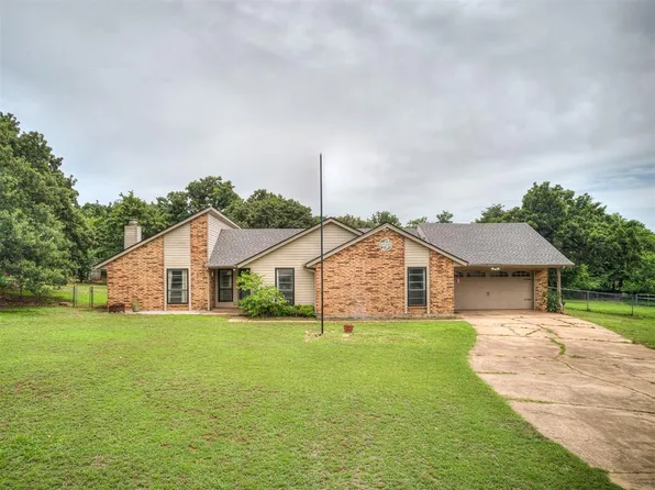 3904 Redbud Ln, Edmond, OK 73034