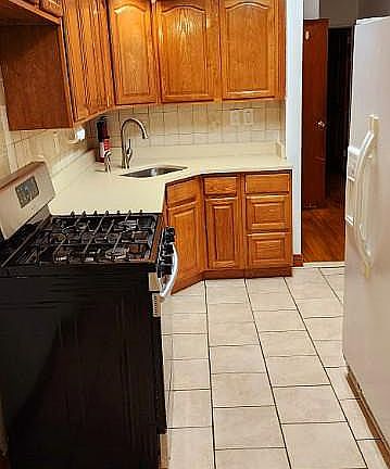 2nd image of 559 E 84th St Floor 1