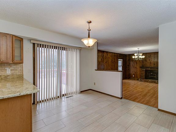 5th image of 34 Longwood Dr