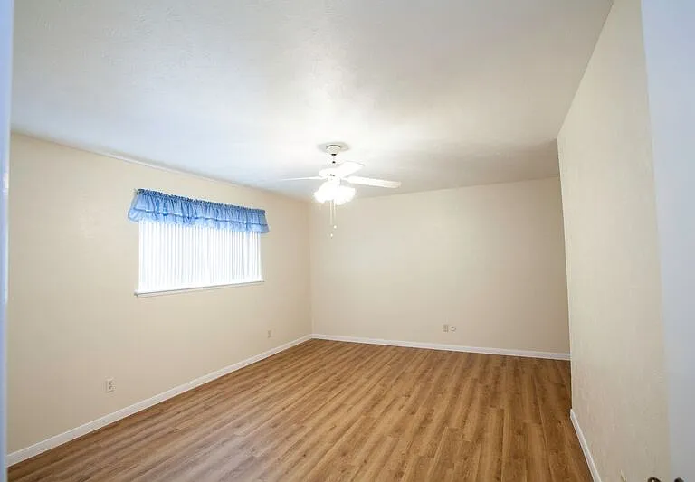 921 Mossvine Dr — Photo 39