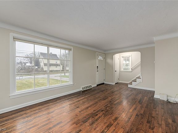 4th image of 20810 Eastwood Ave