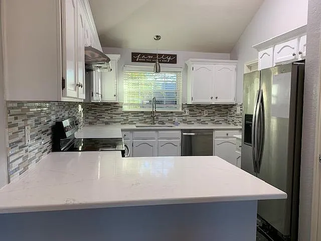 624 Harrison Dr — Photo 4